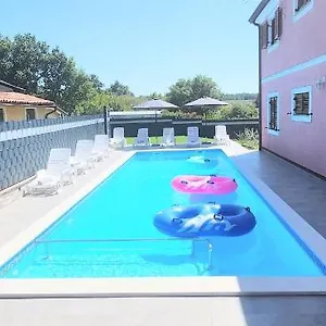 Radmila Nova Vas (Porec)